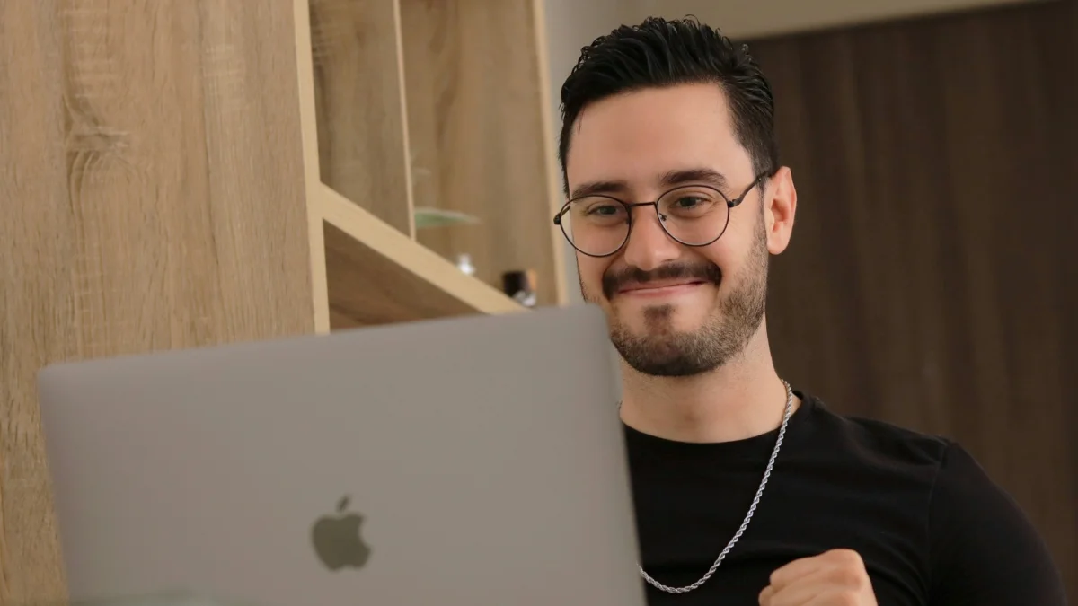 Entrepreneurs : 3 signes de manque de confiance en soi Chaque petite victoire alignée avec sa propre vision est un pas vers plus de confiance en soi